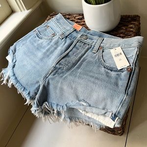 Light-wash Levi’s 501 denim shorts